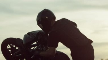Motosiklet hileler, sürücüyü kapatmak