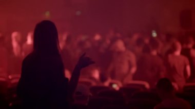 Gece kulübünde dans