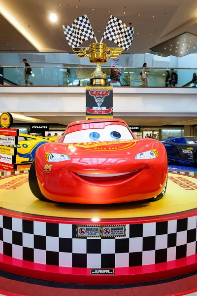 Celovečerní film Disney Pixar Cars 3 Racing Mania. Zobrazí události v emporium Hong Kong. — Stock fotografie