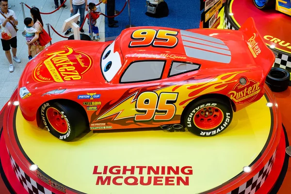 Celovečerní film Disney Pixar Cars 3 Racing Mania. Zobrazí události v emporium Hong Kong. — Stock fotografie