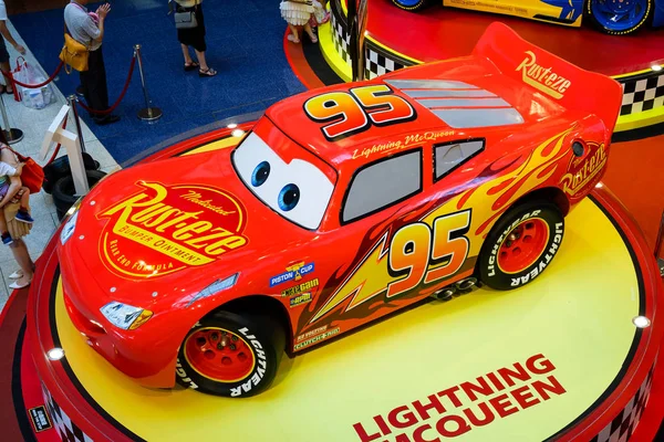 Celovečerní film Disney Pixar Cars 3 Racing Mania. Zobrazí události v emporium Hong Kong. — Stock fotografie