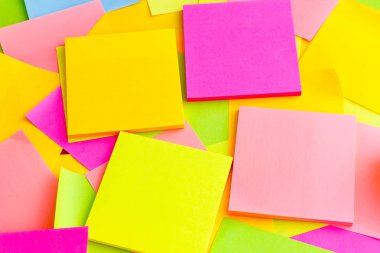 Arka plan, renkli yapışkan notlar