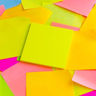 Arka plan, renkli yapışkan notlar
