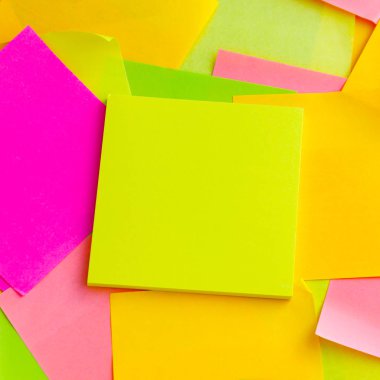 Arka plan, renkli yapışkan notlar