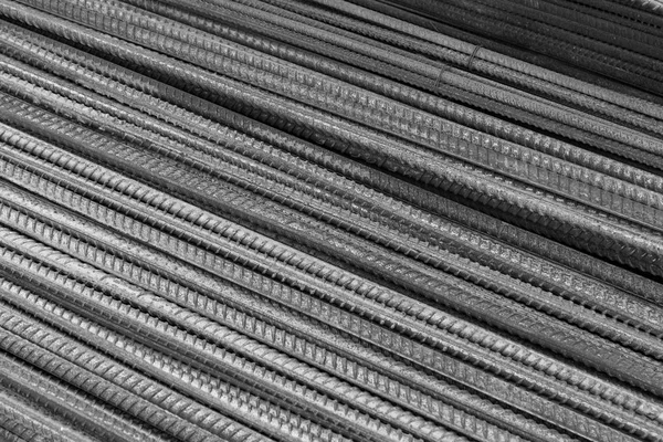 Barres d'armature en acier rouillées (noir et blanc) ) — Photo