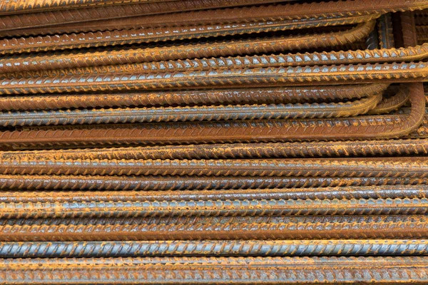 Paslı çelik takviye çubukları