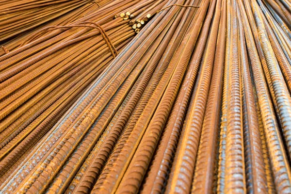 Paslı çelik takviye çubukları