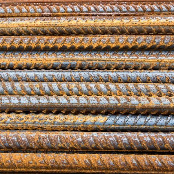 Paslı çelik takviye çubukları