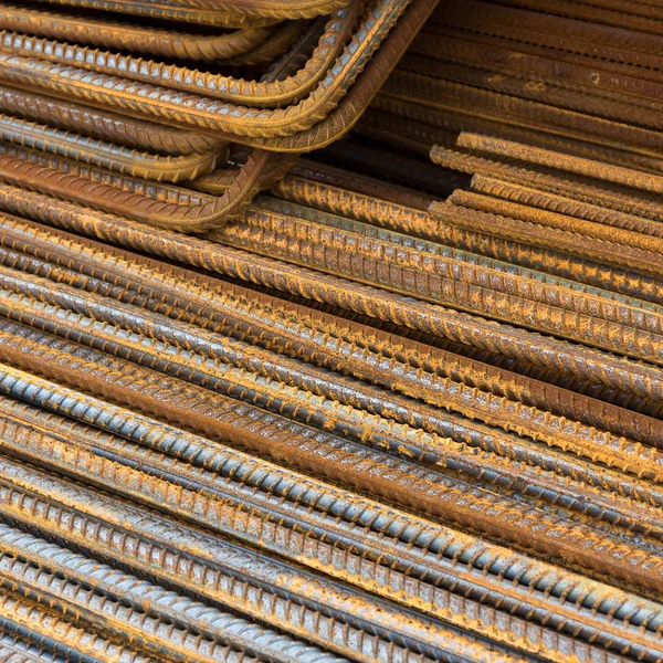 Paslı çelik takviye çubukları