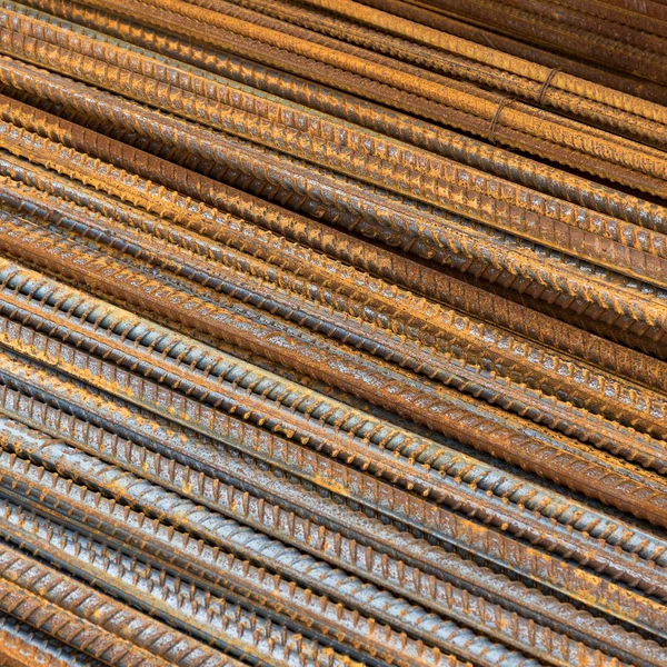 Paslı çelik takviye çubukları