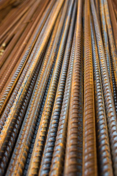 Paslı çelik takviye çubukları