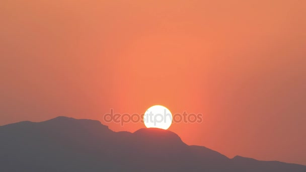 Schöner orangefarbener Sonnenuntergang — Stockvideo