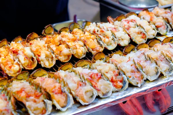 Carne di aragosta insieme alla grigliata di formaggio (street food Corea ) — Foto Stock