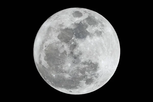 Supermoon koyu siyah gökyüzü üzerinde 