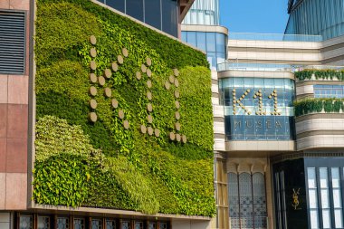 K11 Musea, Tsim Sha Tsui 'nin Victoria Rıhtımı' nda bulunan bir perakende ve sanat kompleksi..