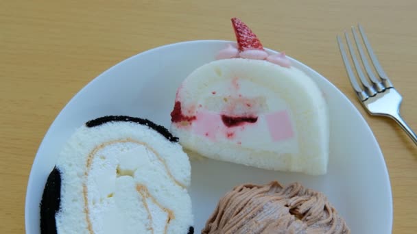 Strawberry Cream Swiss Roll Chestnut Cake Tracking Shot — стокове відео