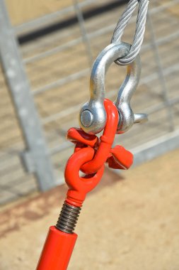 Çelik halat ile metal zımba