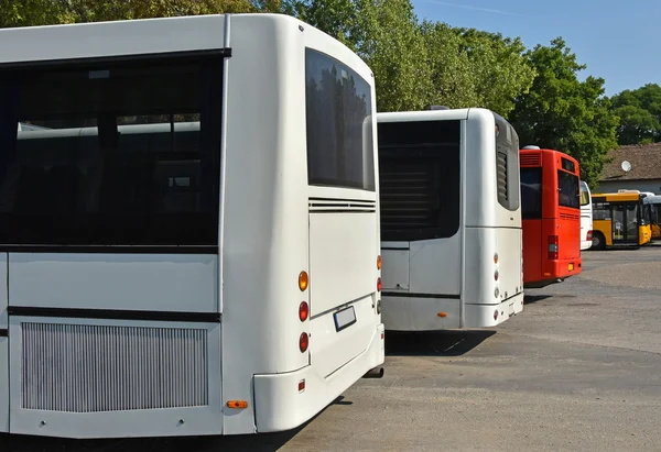 Bussar på bussterminalen — Stockfoto