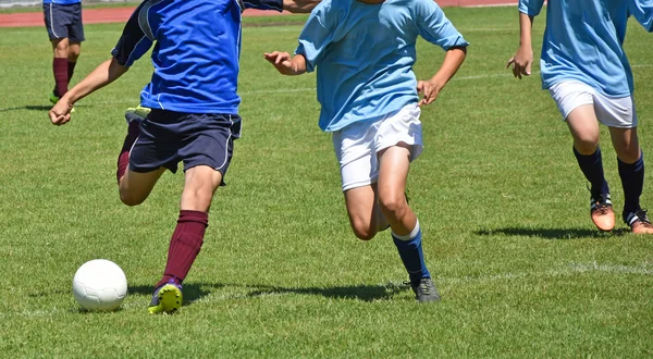Kid voetbalwedstrijd — Stockfoto