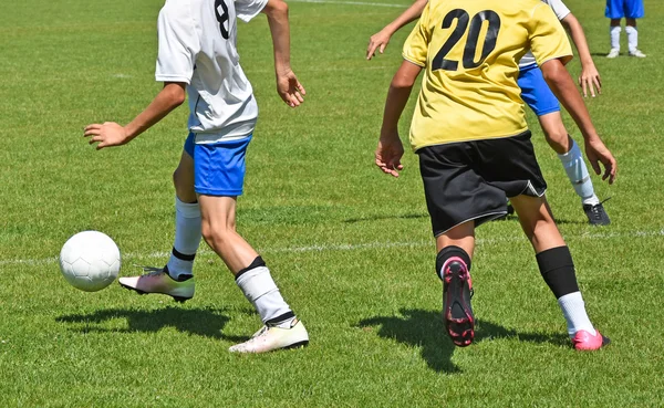 Kid voetbalwedstrijd — Stockfoto