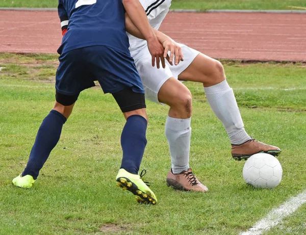 試合の 2 つのサッカー選手 — ストック写真