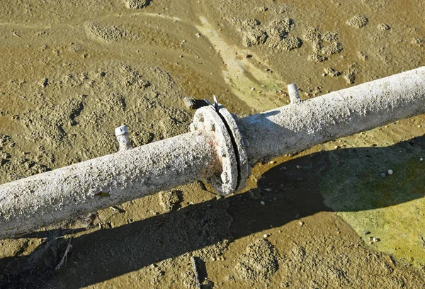 Vuile metal water pipe — Stockfoto