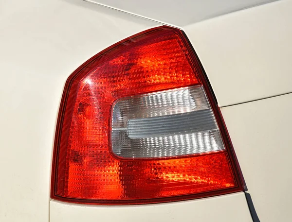 Luz de cola de un coche moderno —  Fotos de Stock