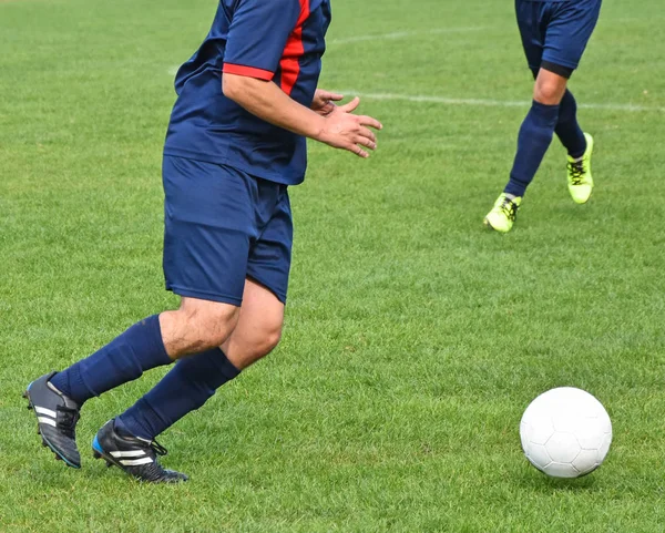 Playing soccer outdoors — Stock Photo, Image