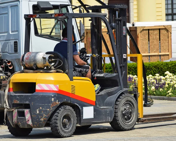 Forklift at work — Stock Photo, Image