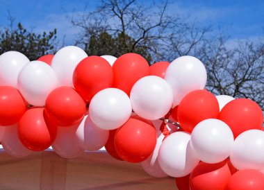 Parti balonları açık havada