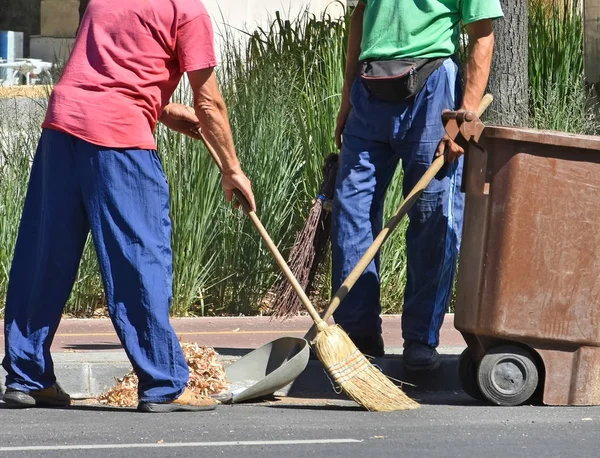 Limpieza de calles en el trabajo — Foto de Stock