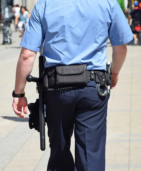 Polizist auf der Straße — Stockfoto