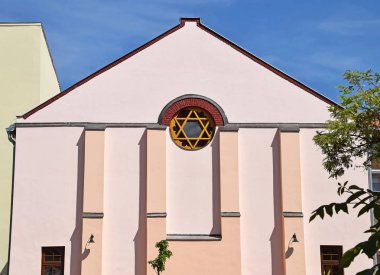 Sinagog duvarına