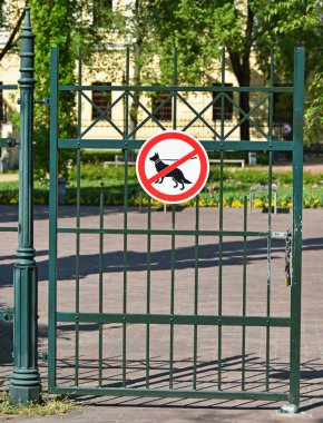 Köpek çit işareti izin yok
