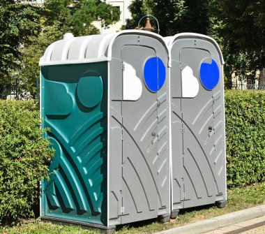 Portatif tuvaletler sokak