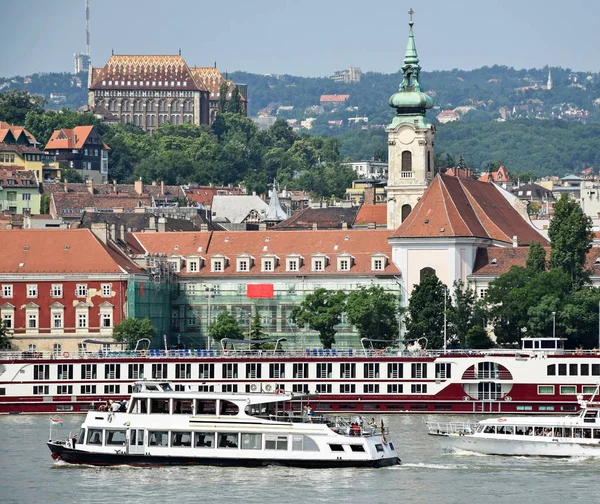 Iglesias de Budapest ciudad, Hungría — Foto de Stock