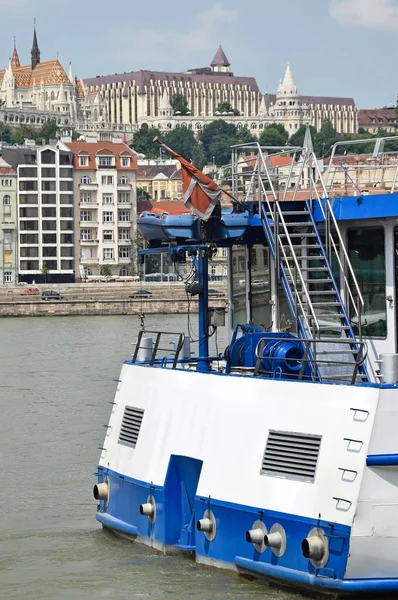 Barco turístico en el río Danubio — Foto de Stock