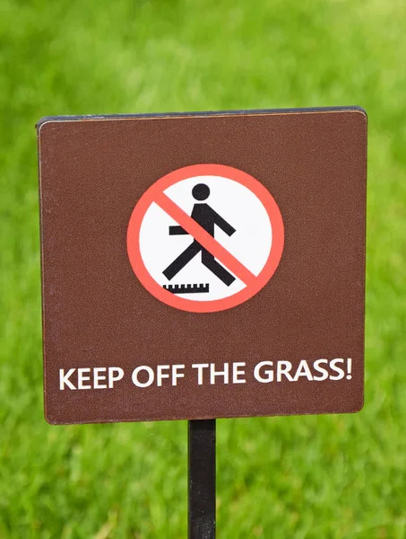 Keep off the grass sing in the park — Stock Photo, Image