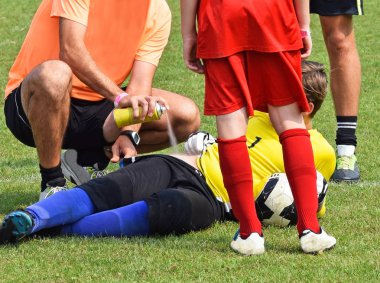 Çocuk futbol maçında yaralanma