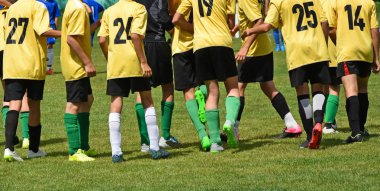 Çocuk futbol takımının maç sonra