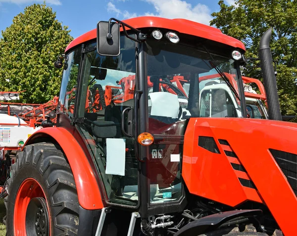 Marca nuevo tractor — Foto de Stock