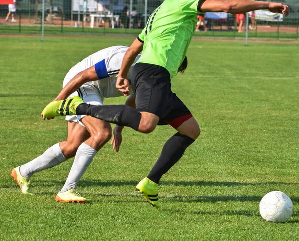 Jugadores de fútbol en acción —  Fotos de Stock