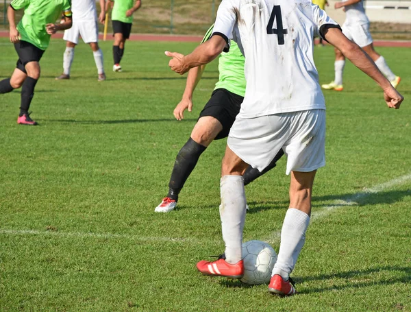 Partido de fútbol al aire libre — Foto de Stock