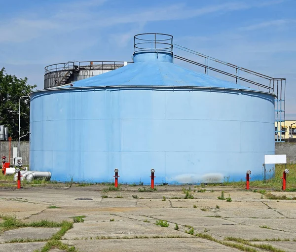 大型气体容器的发电站 — 图库照片