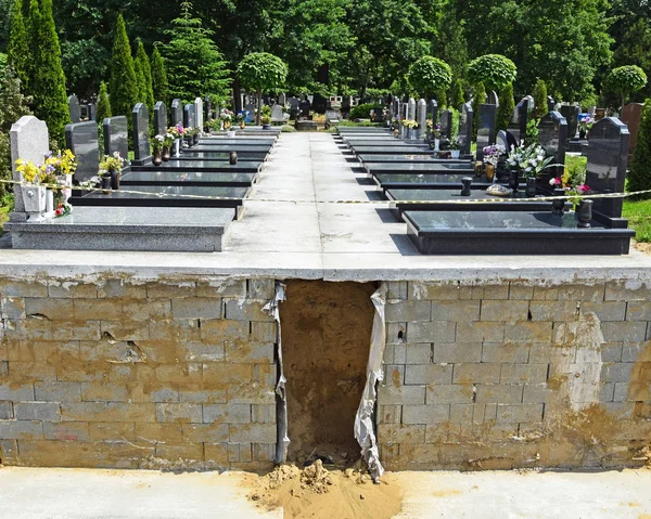 Nová místa pro krypty v hřbitov — Stock fotografie