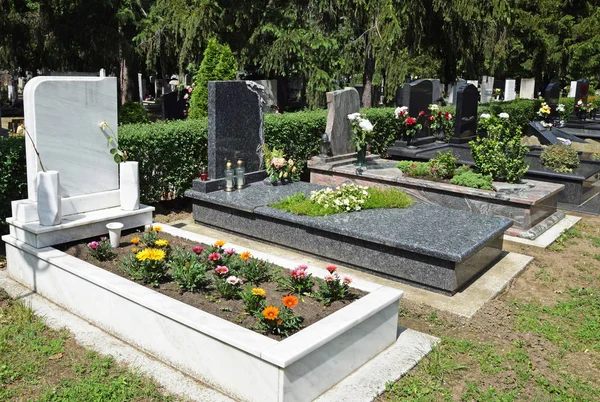 Pierres tombales au cimetière public — Photo