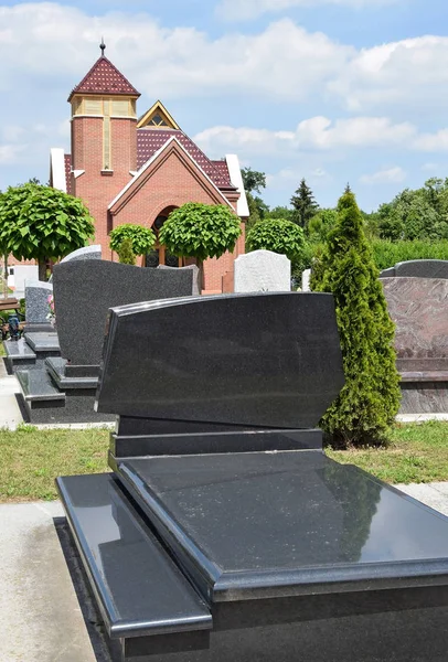 Tumbas en el cementerio público — Foto de Stock