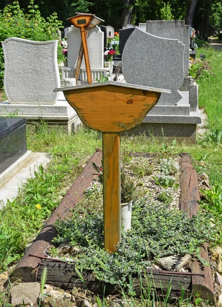 Tombstones in the public cemetery — Stock Photo, Image