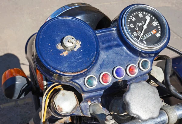 Armaturenbrett eines alten Motorrads — Stockfoto