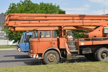 Eski vinç araç park yerinde